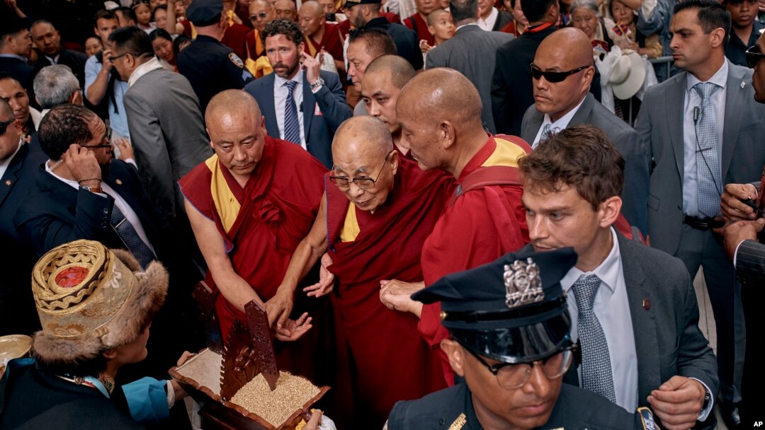 期間限定お値下げ！早い者勝ち！　ＴＨＥ　ＤＡＬＡＩ　ＬＡＭＡ ✨𝐂𝐞𝐥𝐞𝐛𝐫𝐚𝐭𝐢𝐧𝐠 𝐇𝐢𝐬 𝐇𝐨𝐥𝐢𝐧𝐞𝐬𝐬 𝐃𝐚𝐥𝐚𝐢