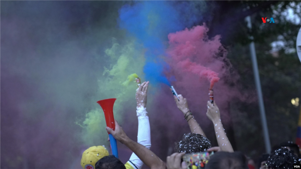 La hinchada colombiana convirtió las calles en fiesta antes de la final de la Copa América.