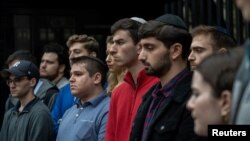 په نیویارک کې د کولمبیا یونیورسېټۍ یو شمېر طالب علمانو له انتظامیې وغوښتل چې د یهودي ضد جذباتو په وړاندې د دوی تحفظ وکړي