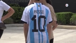 En Miami, con bombos y platillos fanáticos del fútbol esperan a Lionel Messi