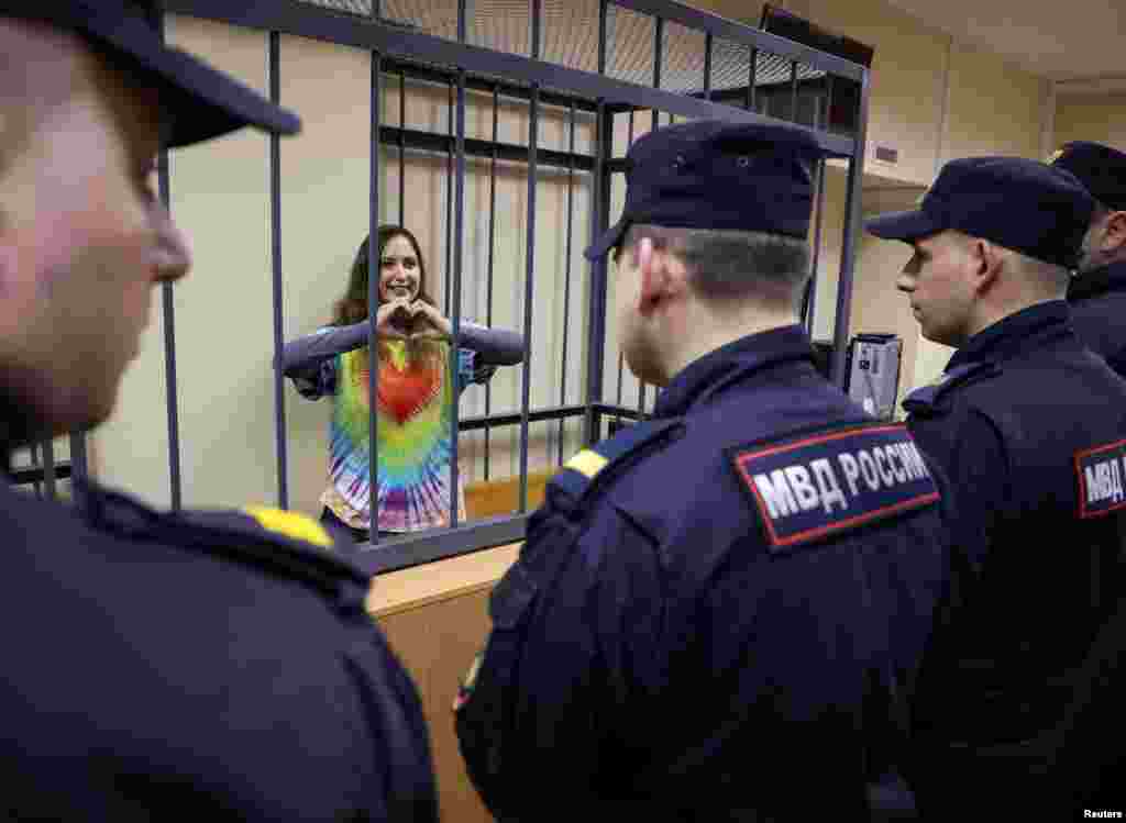 Alexandra (Sasha) Skochilenko, a 33-year-old artist and musician, who faces charges of spreading false information about the army after replacing supermarket price tags with slogans protesting against Russia&#39;s military operation in Ukraine, reacts during a court hearing in Saint Petersburg.&nbsp;&nbsp;REUTERS/Anton Vaganov &nbsp;&nbsp;