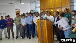 নির্বাচন ভবনে নির্বাচন কমিশনের সভা শেষে সংবাদ সম্মেলনে ইসি সচিব জাহাঙ্গীর আলম।