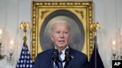 Presiden Joe Biden di Ruang Resepsi Diplomatik Gedung Putih, Washington, D.C., Kamis, 8 Februari 2024. (AP/Evan Vucci)