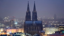 Köln Katedrali, terör saldırısı riski nedeniyle ayinlere giren ibadetçiler haricinde ziyaretçilere kapalı kalacak.