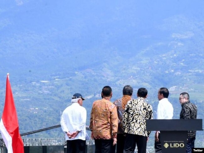 Presiden Jokowi meninjau Kawasan Ekonomi Khusus Lido di Bogor, 31 Maret 2023. (Twitter/@jokowi)