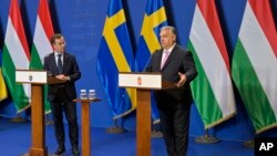 瑞典首相克里斯特松(左)与匈牙利总理欧尔班在布达佩斯举行联合记者会。(2024年2月23日)