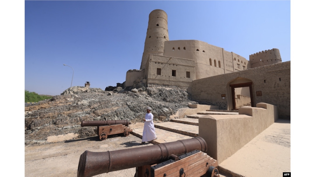 Benteng Bahla di kaki dataran tinggi Green Mountain, Bahla, Oman, 5 Oktober 2023. (Karim SAHIB / AFP)