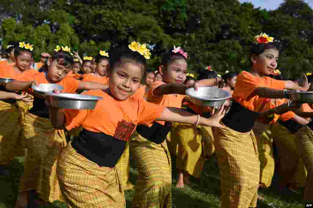 Children perform the Balinese traditional dance during a New Year's Eve celebration in Denpasar on Indonesia's resort island of Bali, Dec. 31, 2023.