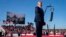 Foto Achiv: Ansyen Prezidan Donald Trump nan ayeropo Waco, Texas, 25 Mas, 2023. 