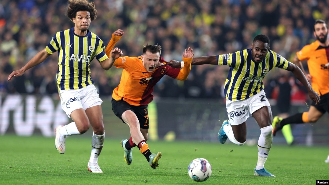 Süper Lig şampiyonu Galatasaray ile Türkiye Kupası şampiyonu Fenerbahçe arasında oynanacak Süper Kupa maçı, 29 Aralık’ta Suudi Arabistan’ın başkenti Riyad’da bulunan Al Awwal Park stadyumunda oynanacak. 