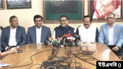  ঢাকার ধানমন্ডিতে আওয়ামী লীগ সভাপতির রাজনৈতিক কার্যালয়ে সংবাদ সম্মেলনে সড়ক পরিবহন ও সেতুমন্ত্রী ওবায়দুল কাদের। ৭ ডিসেম্বর, ২০২৩।