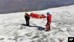 Spasilačka ekipa u Andima (Foto: Peruvian National Police via AP)