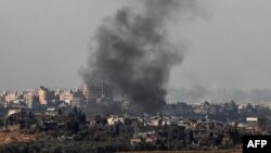 Mercredi matin, des dizaines de soldats israéliens ont fait irruption dans l'hôpital al-Chifa, situé dans la ville de Gaza, et ordonné aux hommes de se rendre.