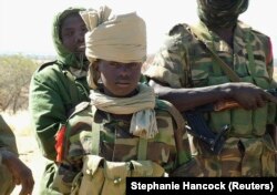 Seorang tentara anak-anak tentara Chad di Am Timan pada 2006. (Foto: REUTERS/Stephanie Hancock)