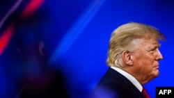 ARCHIVO - El expresidente de Estados Unidos Donald Trump llega para hablar en la Conferencia de Acción Política Conservadora 2022 (CPAC) en Orlando, Florida, en febrero de 2022.