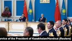 Kazahstanski predsjednik Kasym-Jomart Tokayev i kineski predsjednik Xi Jinping učestvuju na ceremoniji pokretanja zajedničkih kazahstansko-kineskih projekata i objekata, održanoj putem video linka u Astani, Kazahstan, 3. jula 2024. 