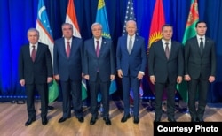 From left, Uzbekistan's Shavkat Mirziyoyev, Tajikistan's Emomali Rahmon, Kazakhstan's Kassym-Jomart Tokayev, the U.S.'s Joe Biden, Kyrgyzstan's Sadyr Zhaparov and Turkmenistan's Serdar Berdimuhamedov, Sept. 19, 2023. (Kazakh President's Office)