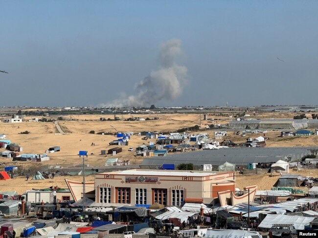 Smoke rises during an Israeli ground operation in Khan Younis, amid the conflict between Israel and the Palestinian Islamist group Hamas, as seen from a tent camp sheltering displaced Palestinians in Rafah, in the southern Gaza Strip, Feb. 21, 2024.