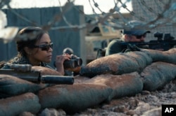 Aktris Zoe Saldana dalam serial "Special Ops: Lioness." (dok: Lynsey Addario/Paramount+ via AP)