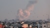 Dim se podiže iznad zgrada u Kan Junisu, nakon izraelskog bombardovanja, na fotograiji napravljenoj iz Rafe, na jugu Pojasa Gaze, 5. februara 2024.