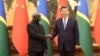 资料照：中国领导人习近平在北京人大会堂会见到访的所罗门群岛总理索加瓦雷。（2023年7月10日）
