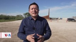 Gobernador de Texas firma nueva ley que criminaliza migrantes