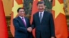 资料照片: 2023年6月27日越南总理范明正(左)在北京会晤中国国家主席习近平