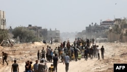 2024年4月7日，以色列从加沙地带南部撤出地面部队后，在拉法避难的巴勒斯坦人离开该市返回汗尤尼斯。