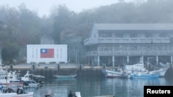 台灣金門島港口的漁船。（2024年2月21日）
