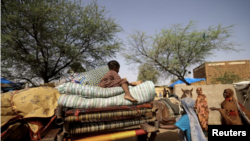 آواره شدن حدود سه میلیون سودانی در پی جنگ داخلی در این کشور.