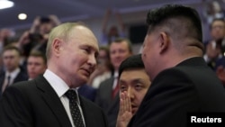 19일 북한을 방문 중인 블라디미르 푸틴 러시아 대통령이 김정은 북한 국무위원장과 함께 평양에서 열린 갈라 콘서트에 참석했다.