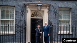 Kryeministri britanik Rishi Sunak dhe kryeministri shqiptar Edi Rama në Londër