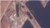 북한 라진항의 '러시아 전용' 부두 일대를 촬영한 위성사진에서 공터(왼쪽 사각형 안)와 부두에 석탄이 쌓인 장면을 볼 수 있다. 공터와 부두 사이에는 석탄의 이동 흔적도 식별된다. 사진=Planet Labs
