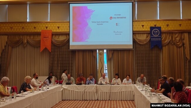 Diyarbakır'da 'Kürtler ne yapmalı?' toplantısına bazı gazeteciler de katıldı