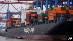 ဂျာမန်ကုန်တင် သင်္ဘောလိုင်း Hapag-Lloyd (ဟားပတ်ဂ် လွိုက်ဒ်) သင်္ဘောတစင်းကို ဂျာမနီနိုင်ငံ Hamburg မြို့ဆိပ်ကမ်းတွင် တွေ့ရစဉ် (မတ် ၃၁၊ ၂၀၂၃)