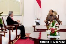 Duta Besar Palestina Untuk Indonesia Zuhair Al-Shun bertemu Presiden Joko Widodo di Istana Merdeka, Jakarta, Jumat (24/3). (Foto: Courtesy/Setpres RI)