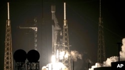 A SpaceX Falcon 9 rocket on NASA's PACE mission lifts off from Space Launch Complex 40 at the Cape Canaveral Air Force Station in Cape Canaveral, Fla., Thursday, Feb. 8, 2024. (AP Photo/John Raoux)