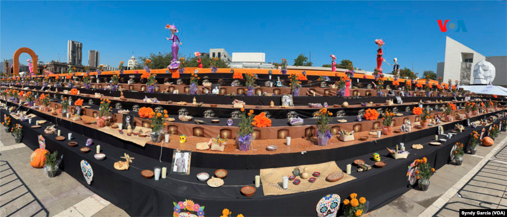 El altar de muertos mide 1,14 metros cuadrados y fue diseñado por Joe Demikeli.&nbsp;