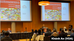 Giáo sư Tường Vũ phát biểu khai mạc hội thảo "Người Mỹ gốc Việt và Di sản chiến tranh" tại Đại học Oregon, Hoa Kỳ, vào ngày 27-28/10/2023.