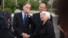 ABD Maliye Bakanı Janet Yellen'ı Pekin'de Amerika'nın Çin Büyükelçisi Nicholas Burns ve Çin Maliye Bakanlığı'ndan bir yetkili karşıladı. 