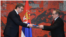 Novi ambasador Hrvatske u Srbiji Hidajet Biščević predaje akreditive predsedniku Srbije Aleksandru Vučiću u maju 2020. godine (foto: predsednik Srbije)