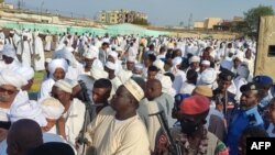 Wanajeshi na vyombo vya usalama wakati wa swala ya Eid Al-Adha huko Gedaref mashariki mwa Sudan, terehe 28 Juni 2023. Picha na AFP.