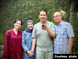 Dr. Adriana Soekandar Ginanjar, M.S., dan keluarga (dok. pribadi).
