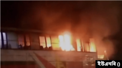 অবরোধের তৃতীয় দিনে ঢাকা ও নারায়ণগঞ্জের রূপগঞ্জ উপজেলার বিভিন্ন স্থানে ৪টি গাড়িতে আগুন দিয়েছে দুর্বৃত্তরা।