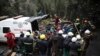 ARCHIVO - Rescatistas se reúnen después de una explosión en una mina de carbón que según las autoridades mató al menos a 11 personas en Sutatausa, departamento de Cundinamarca, Colombia, el miércoles 15 de marzo de 2023. (Foto AP/Ivan Valencia)