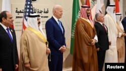 Rais wa Marekani Joe Biden akiwa na Rais wa Misri Abdel Fattah al-Sisi, Amiri wa Qatar Sheikh Tamim bin Hamad al-Thani; na Mwanamfalme wa Kuwait Meshal al-Ahmad al-Jaber al-Sabah huko Saudi Arabia Julai 16, 2022. Picha na REUTERS