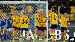 Sweden's Amanda Ilestedt, center, celebrates scoring her side's 4th goal during the Women's World Cup Group G soccer match between Sweden and Italy in Wellington, New Zealand, July 29, 2023.