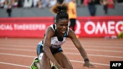 Tobi Amusan célèbre sa victoire dans la finale du 100m haies féminin lors du meeting, Zurich, le 8 septembre 2022.