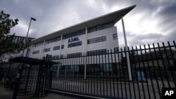 全球最重要的半导体设备生产商--荷兰公司阿斯麦（ASML）总部外景。