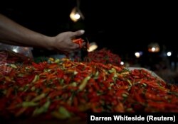A chili seller sorts his harvest at his stall in a traditional market in Jakarta, June 4 2015. (Photo: REUTERS/Darren Whiteside)